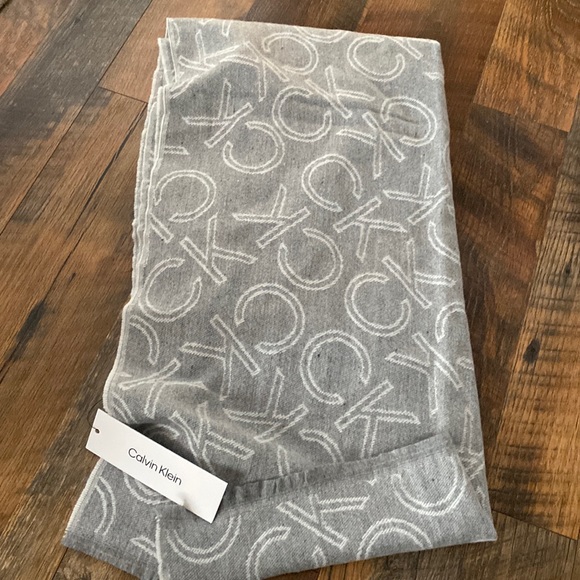 NWT Calvin Klein wrap scarf - Picture 1 of 4